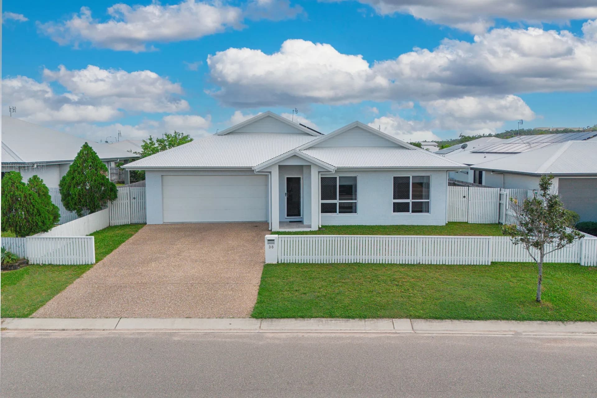 38 Highgrove Avenue, Shaw - Image 1