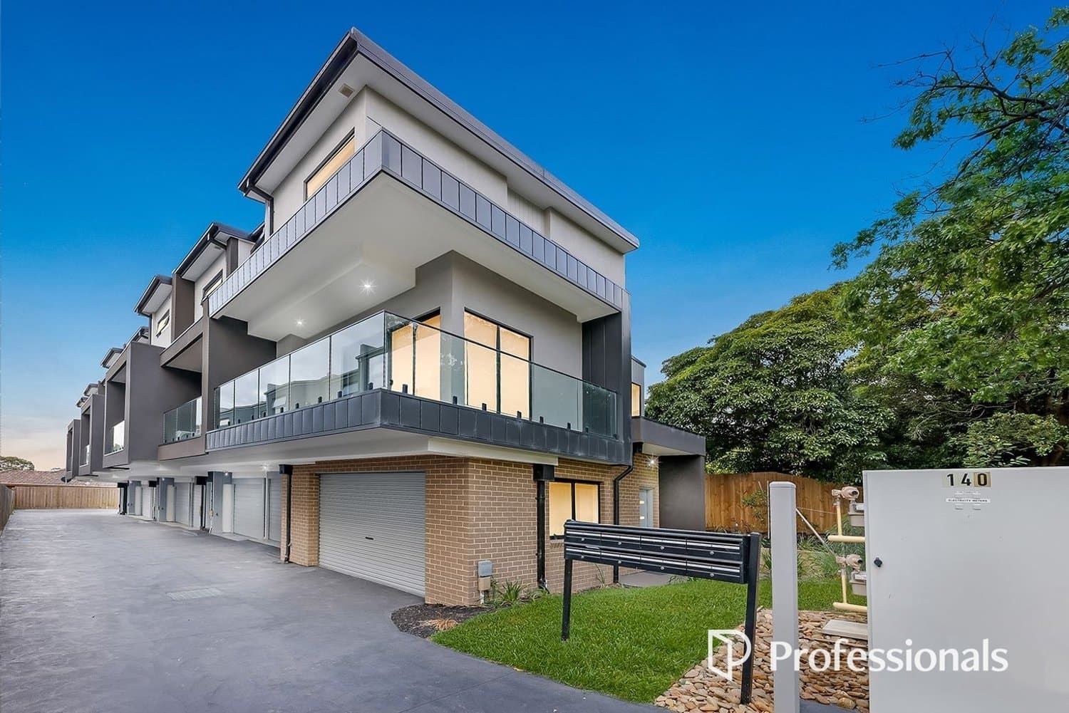 2/140 Thames Street, Box Hill North VIC 3129, Box Hill North - Image 1