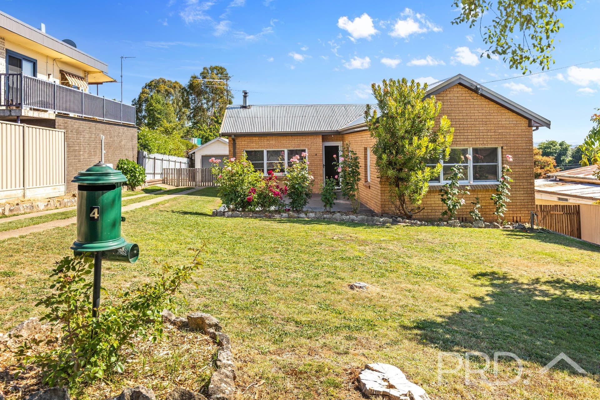 4 Mountain Avenue, BATLOW NSW 2730, Batlow - Image 1