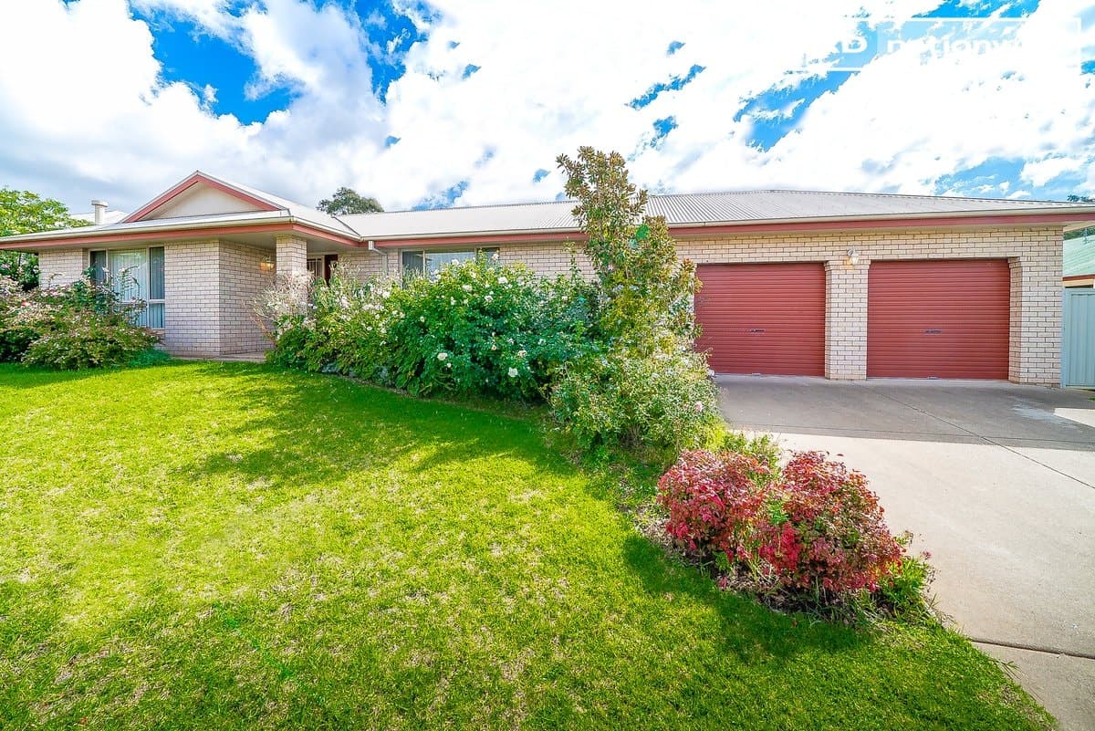 104 Kaloona Drive, BOURKELANDS NSW 2650, Bourkelands - Image 1
