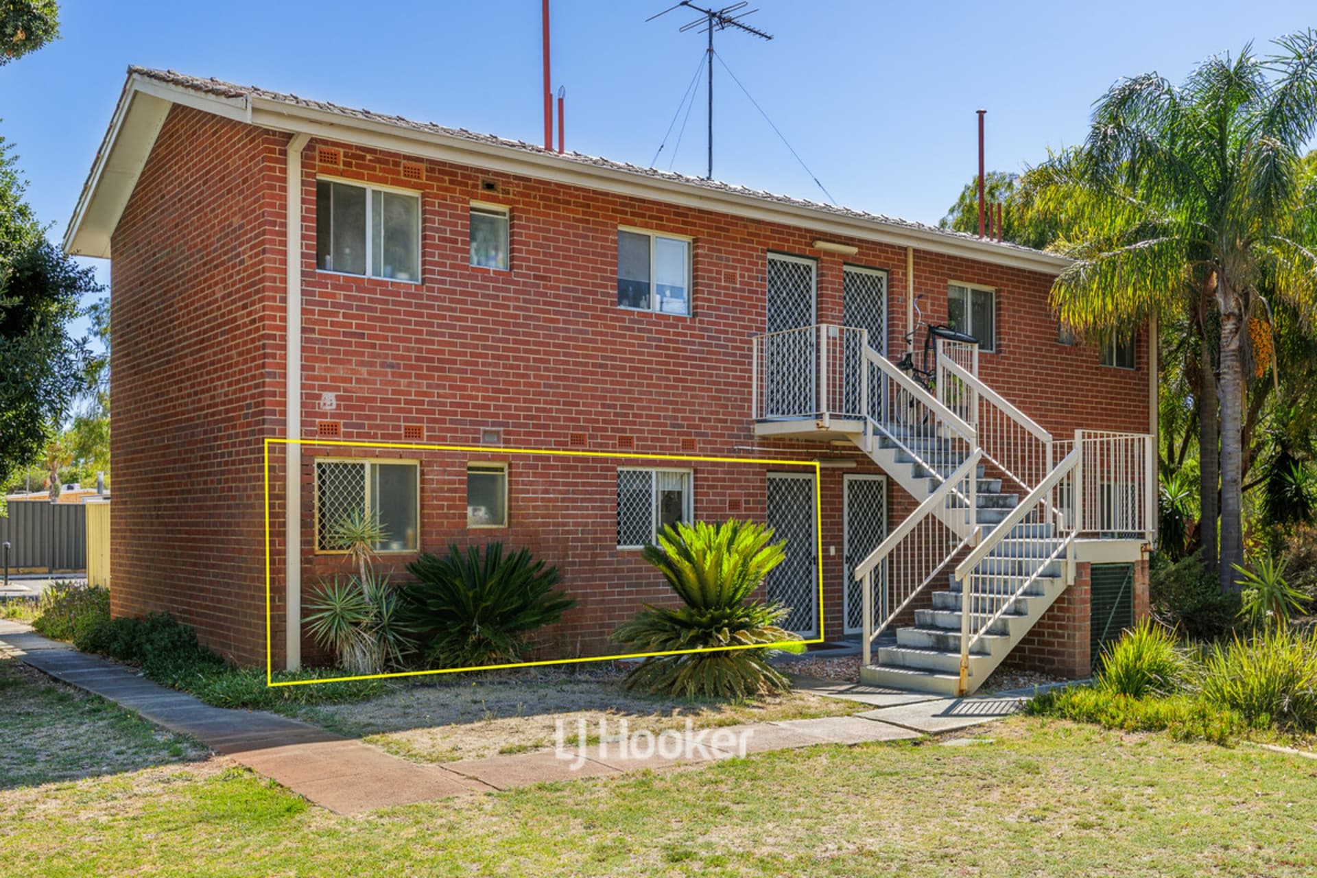 13/40 Reynolds Way, Withers, Withers - Image 1
