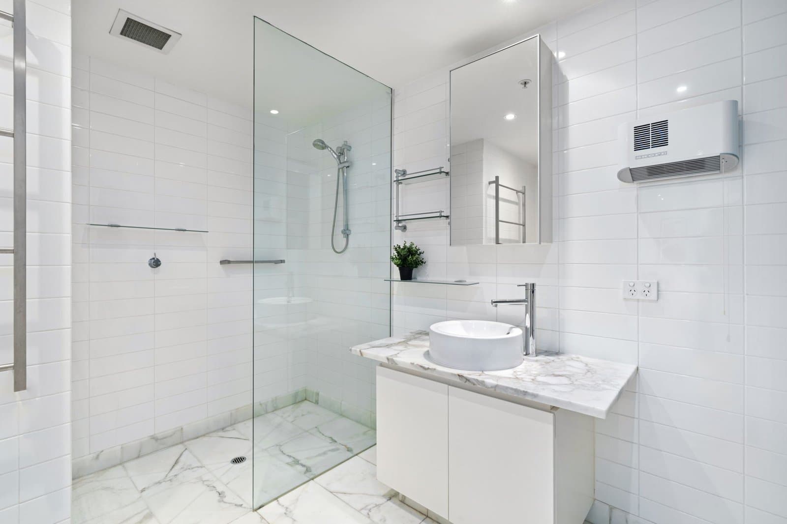 602/155 Beach Street, Port Melbourne, Port Melbourne - Image 1