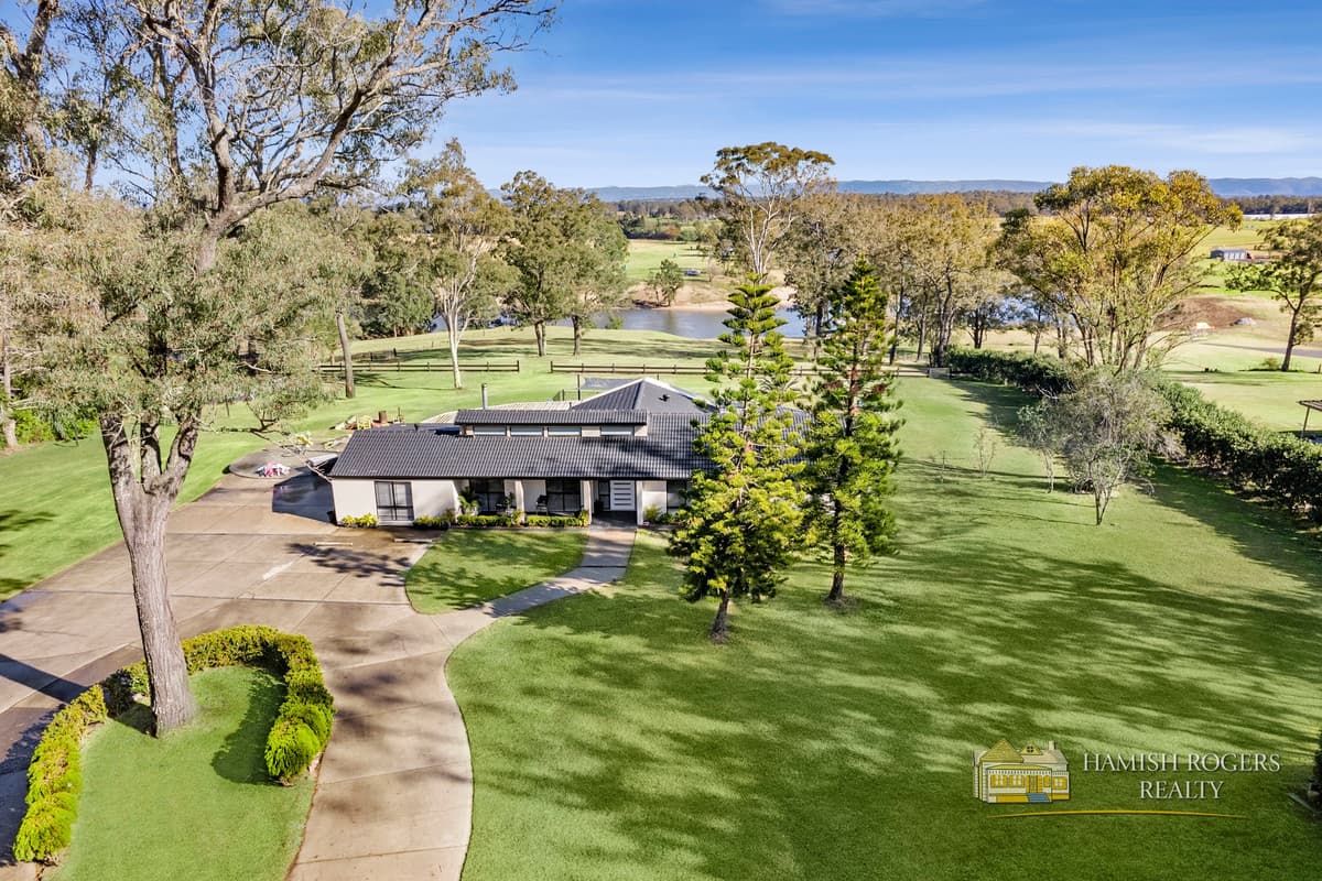 1/15 Russell Street, Wilberforce - Image 1