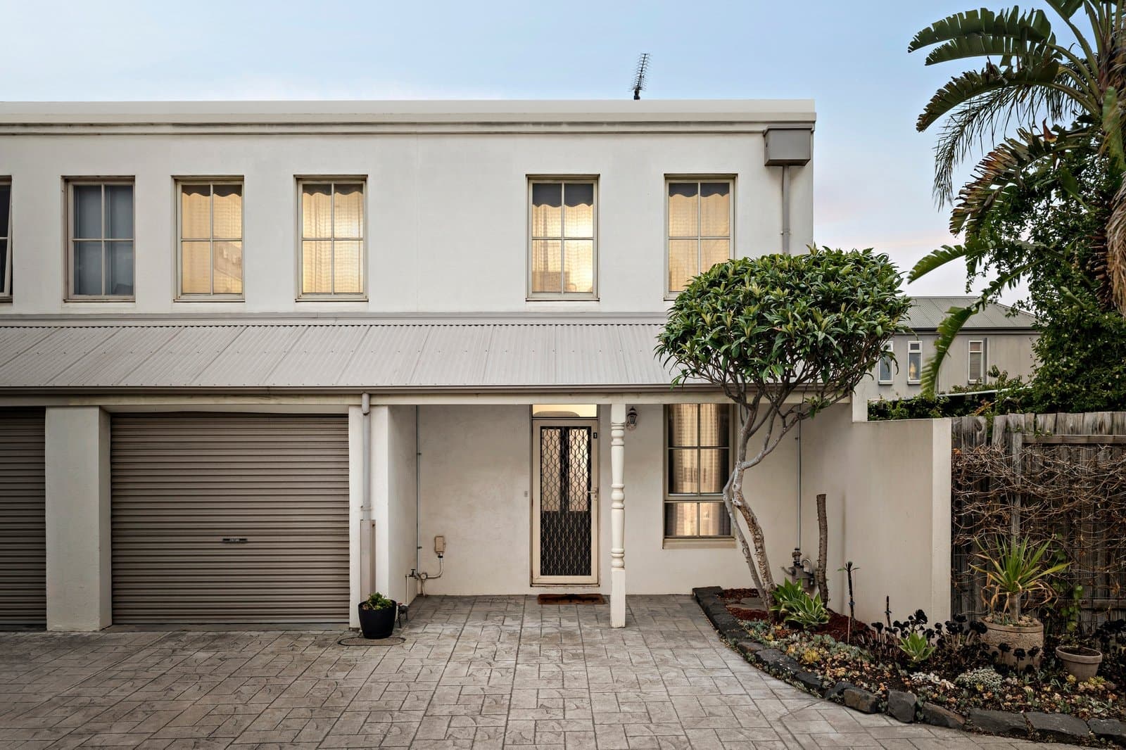 1/12 Barlow Street, Port Melbourne - Image 1