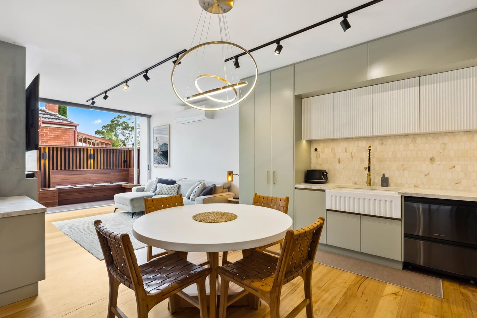 1/44 Mills Street, Albert Park - Image 1