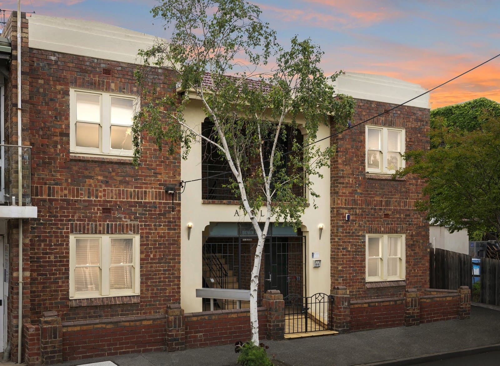 4/33 Bevan Street, Albert Park - Image 1