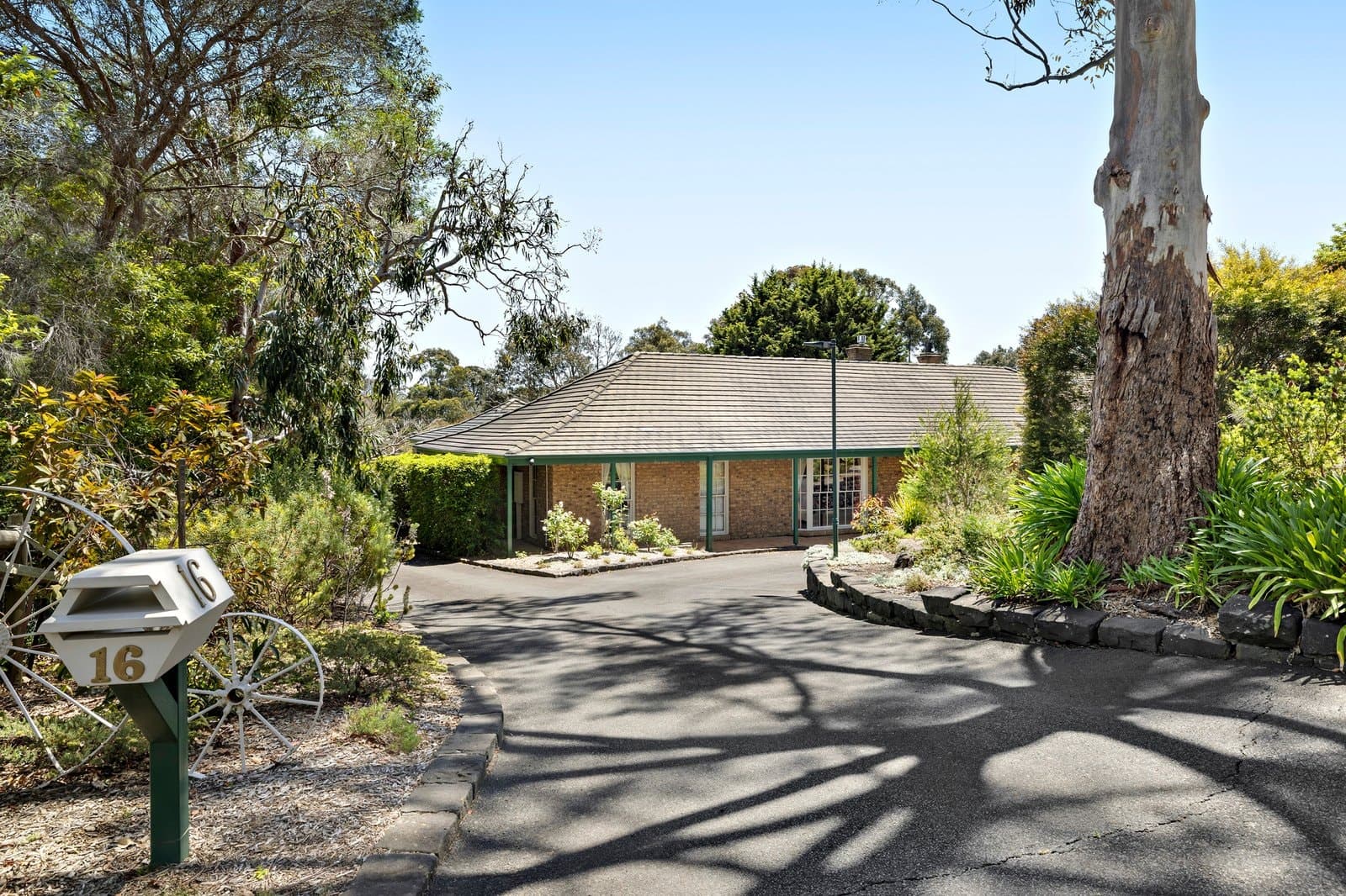 16 Dudson Close, Mount Eliza - Image 1