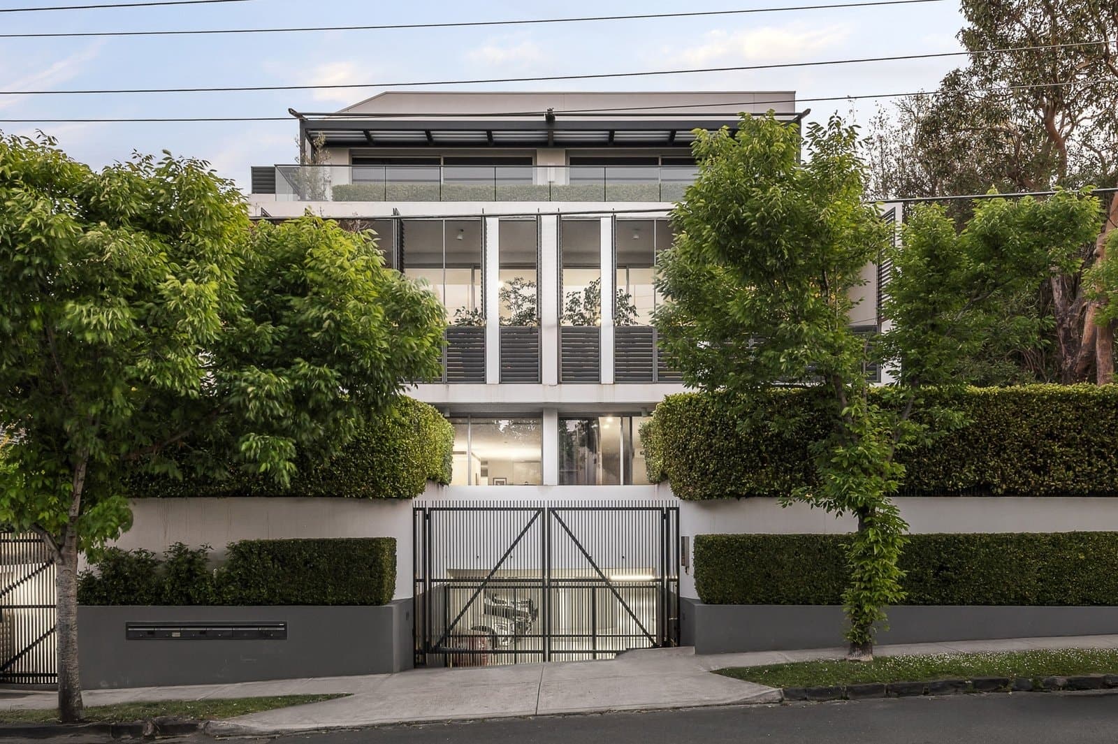 Penthouse 50 Washington Street, Toorak - Image 1