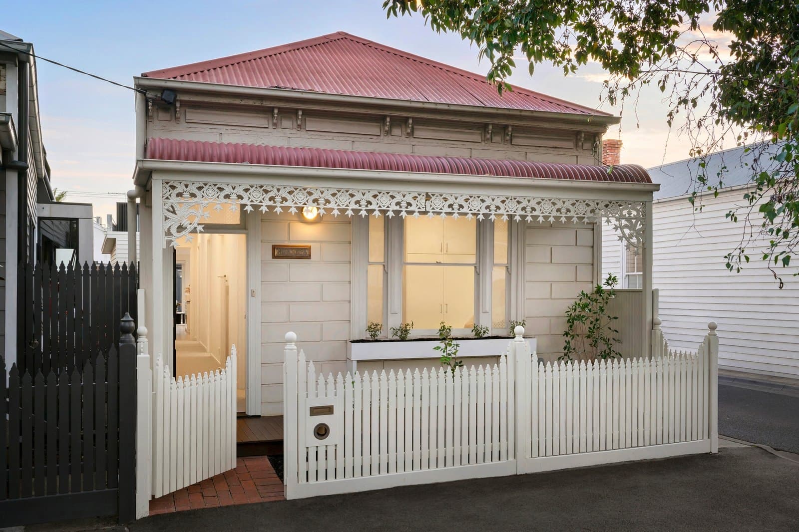 33 Lyell Street, South Melbourne - Image 1