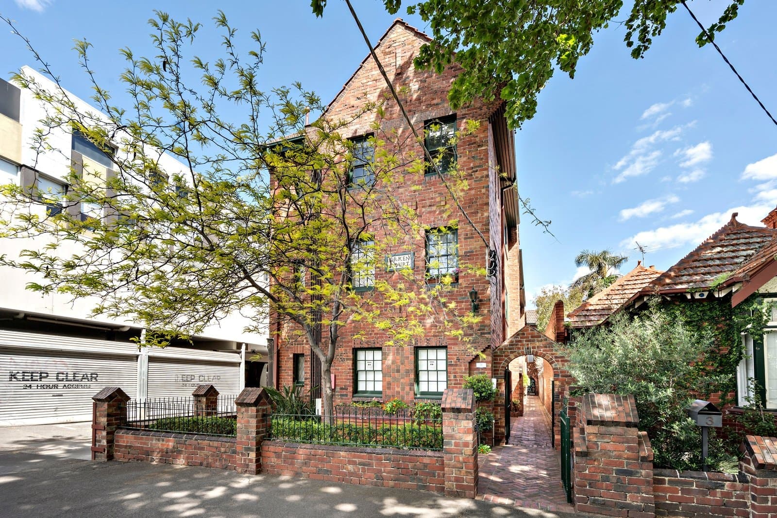 8/1 Park Street, St Kilda West - Image 1
