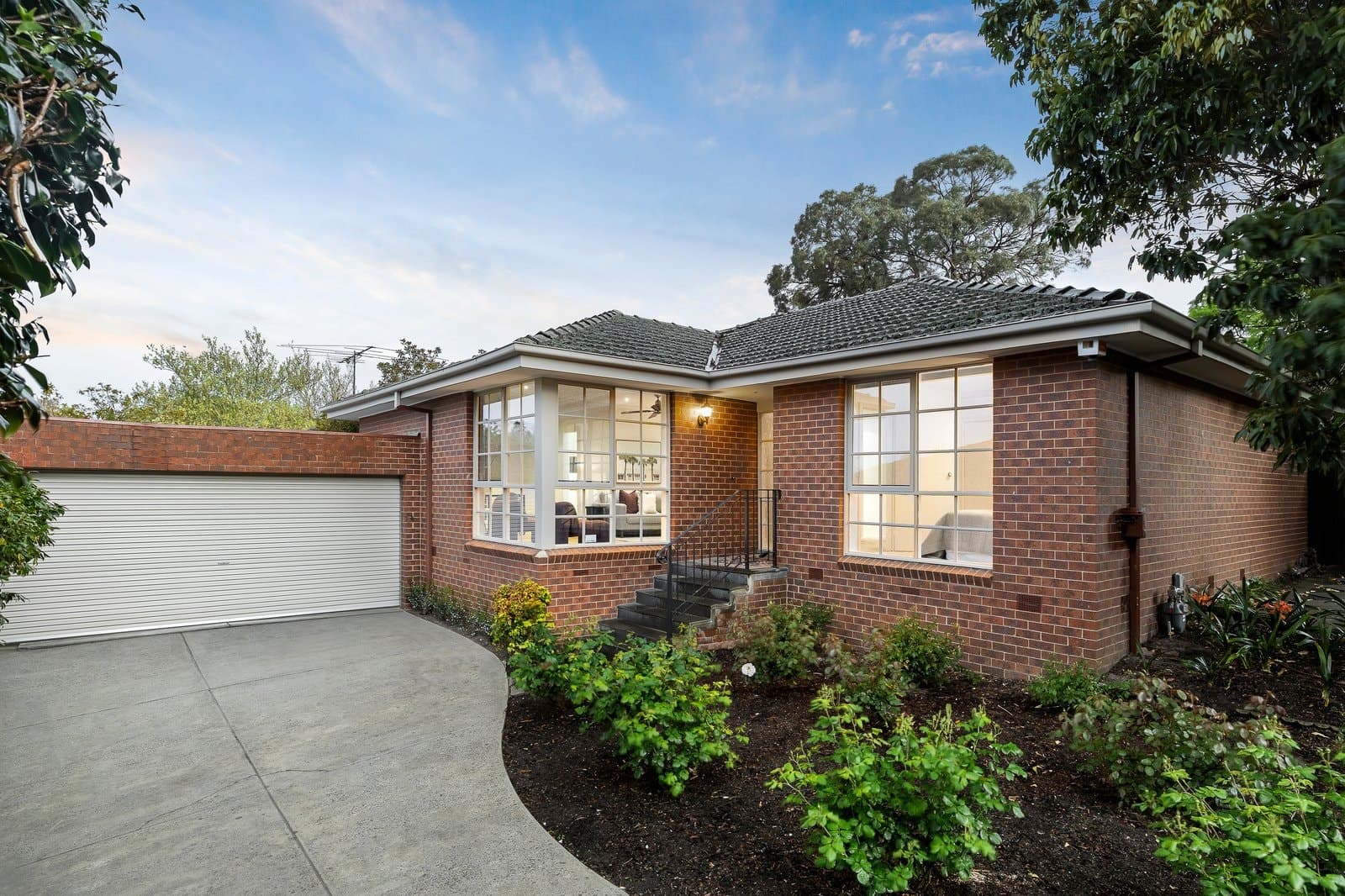 2/15 Essex Road, Surrey Hills - Image 1