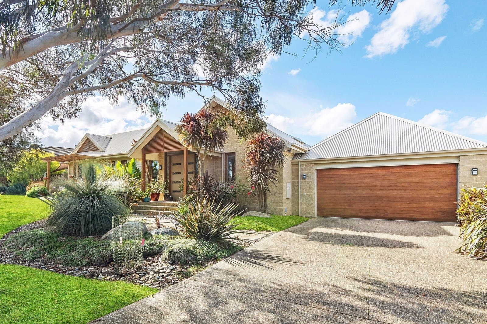 17 Park Avenue, Mornington - Image 1