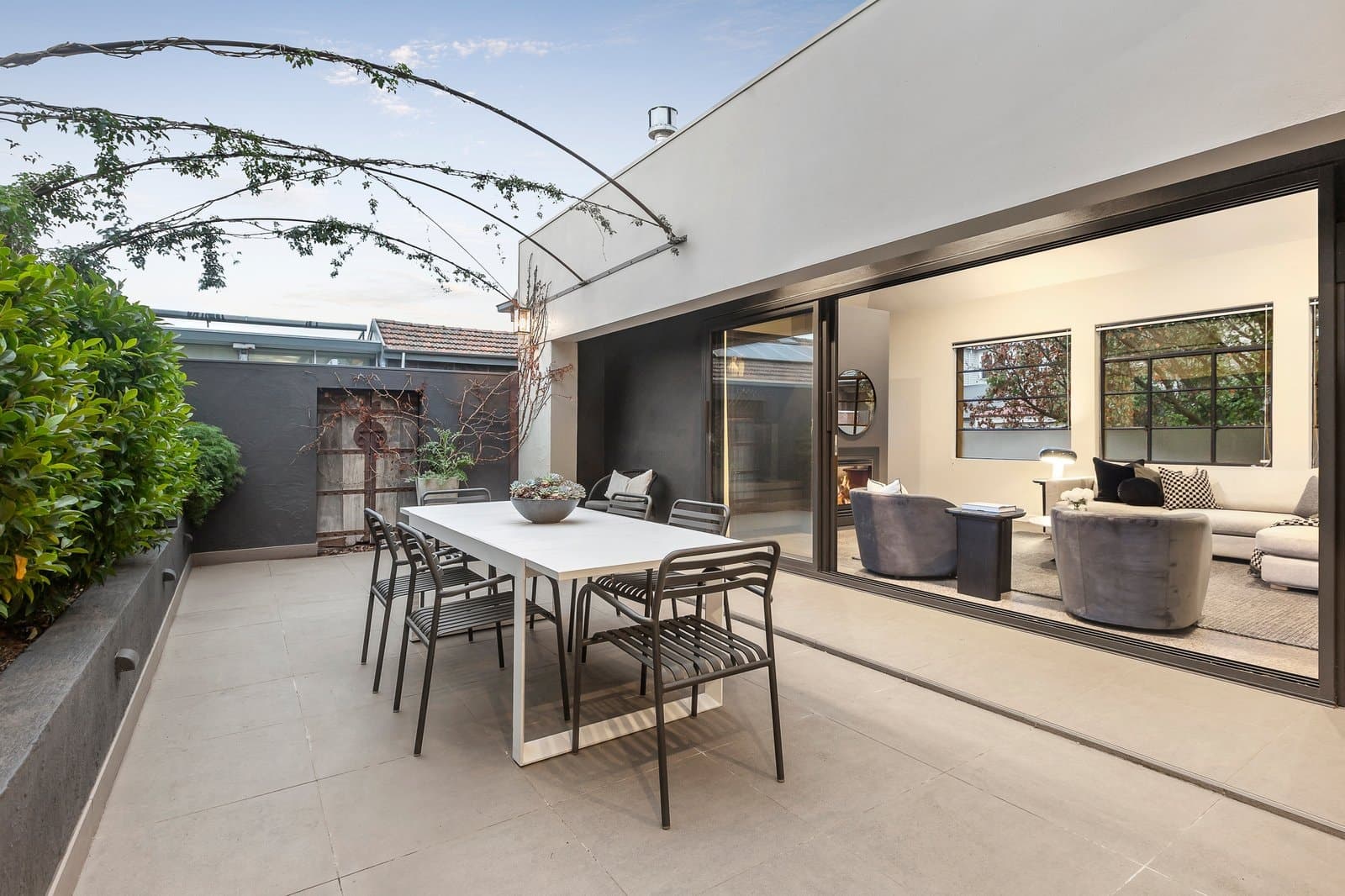 2/2 Myrniong Grove, Hawthorn East - Image 1