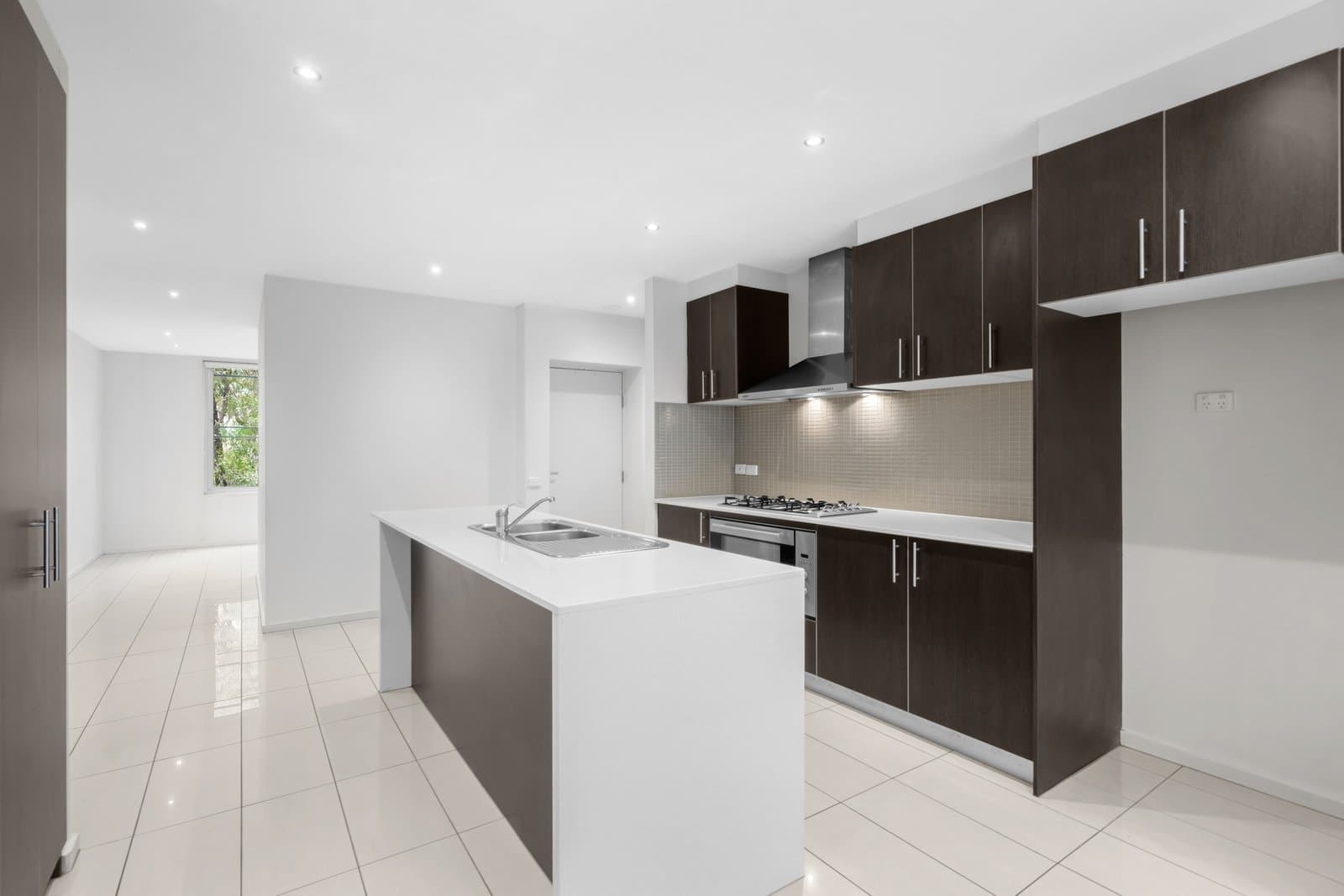 G3 719 Elgar Road, Doncaster - Image 1