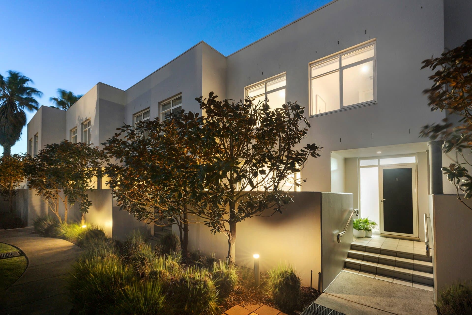 9/105 Beach Street, Port Melbourne - Image 1