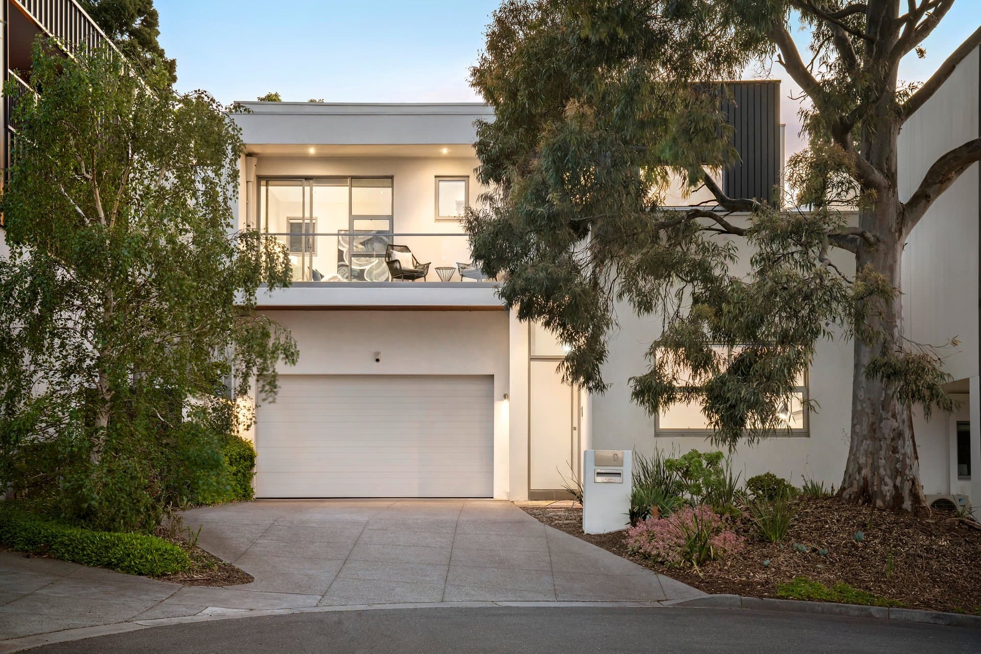 9 Linnaker Place, Kew - Image 1