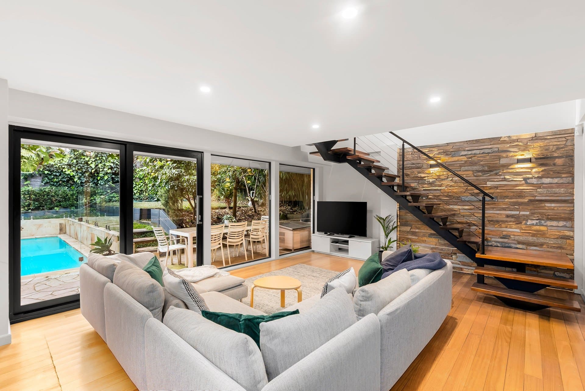 10 Beauview Parade, Ivanhoe East - Image 1