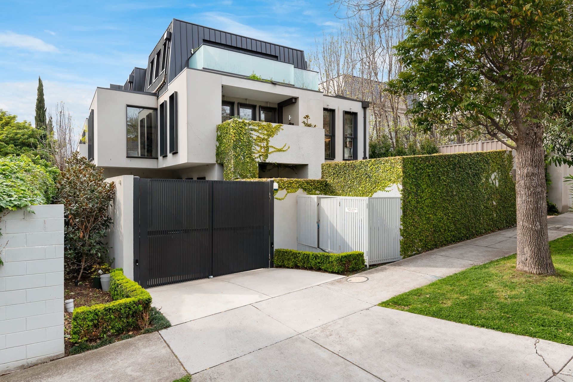 Penthouse 60A Heyington Place, Toorak - Image 1