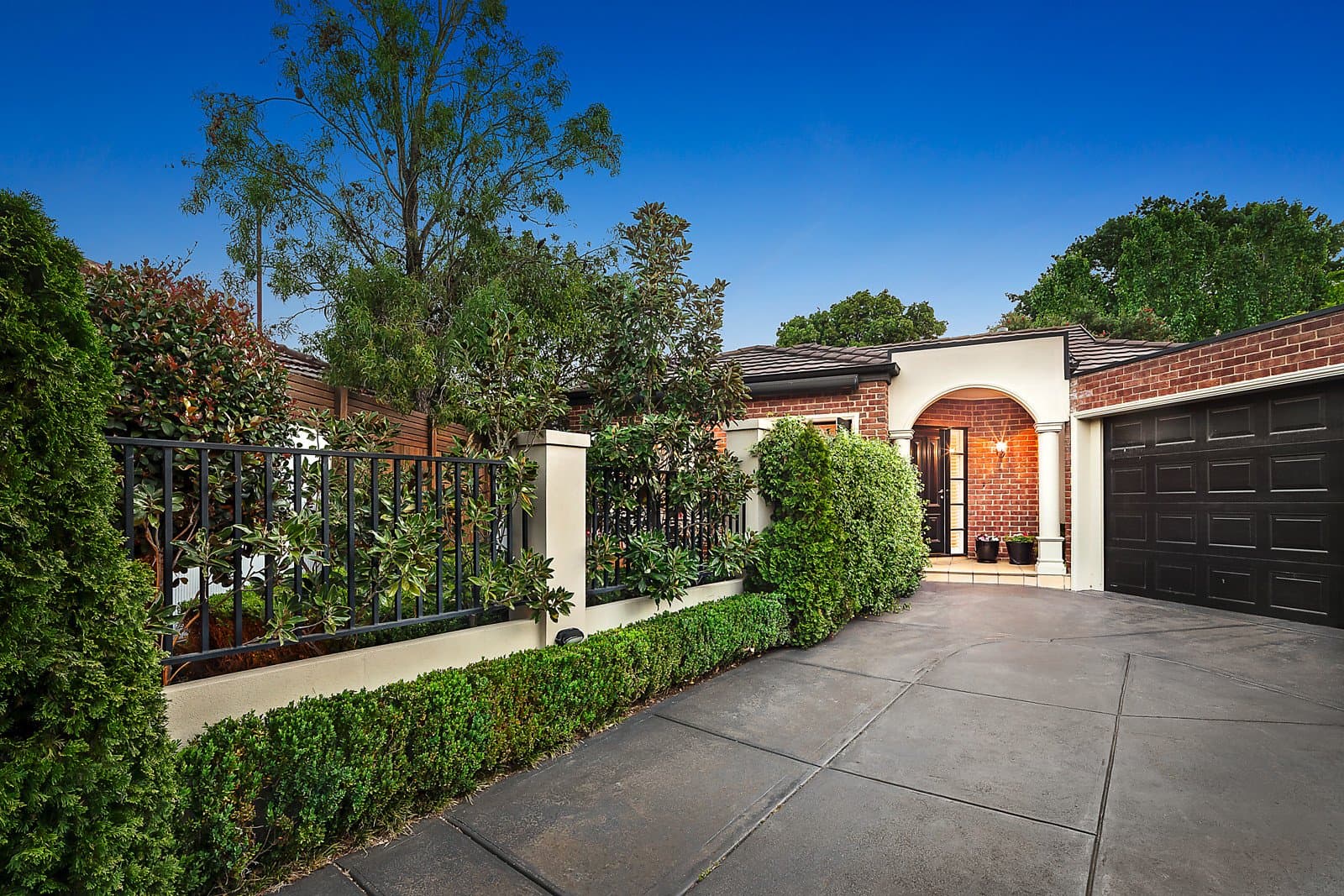 8b Ivanhoe Grove, Malvern East - Image 1