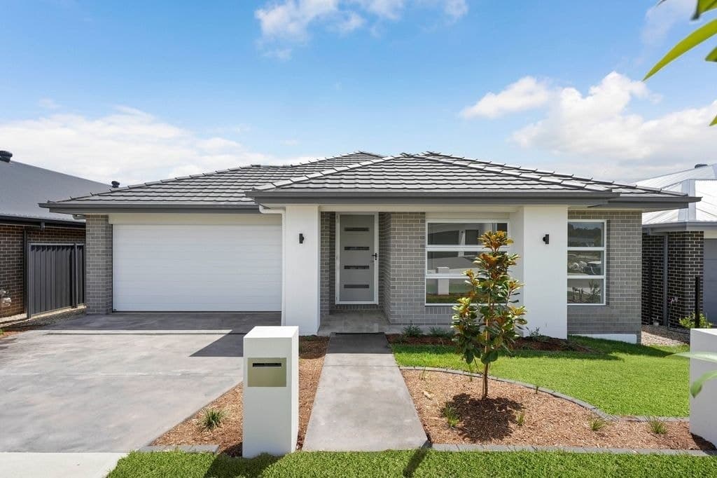 35 Reginald Circuit, Wilton - Image 1
