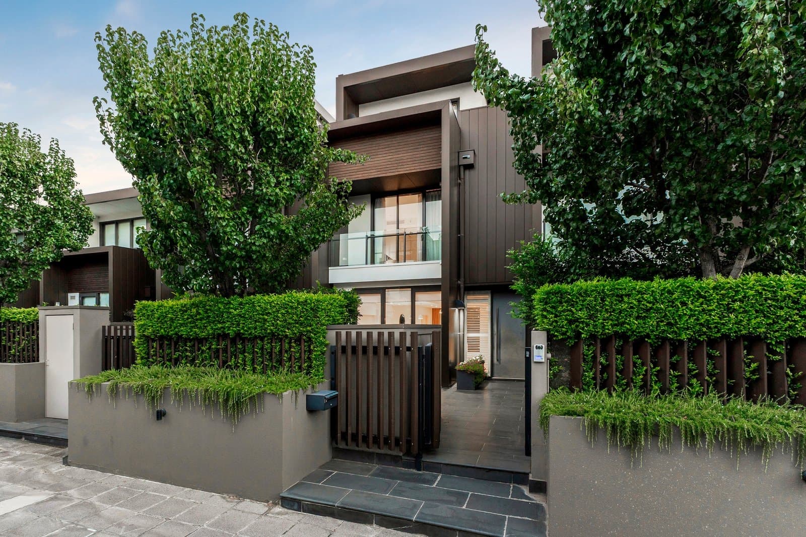 21 Pin Oak Court, Canterbury - Image 1