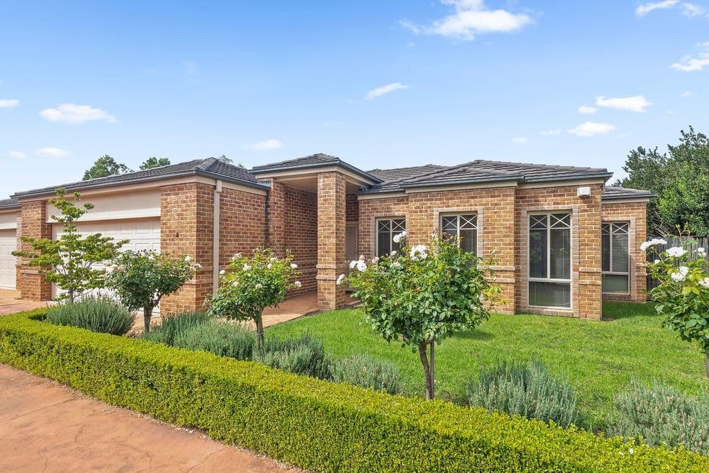 2/20 Elizabeth Street, Burradoo - Image 1