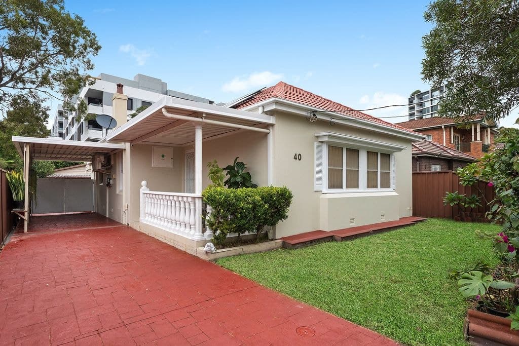 40 Carinya Avenue, Mascot - Image 1
