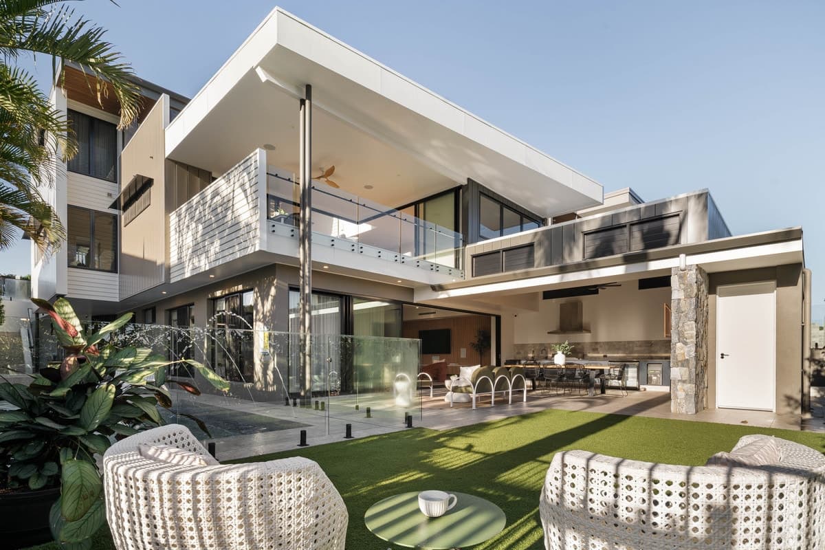 21 Otway Street, Holland Park - Image 1