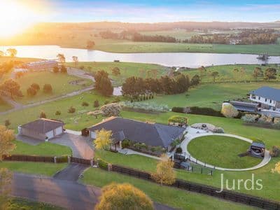 8 Loch Katrine Drive, LOCHINVAR, Lochinvar - Image 1