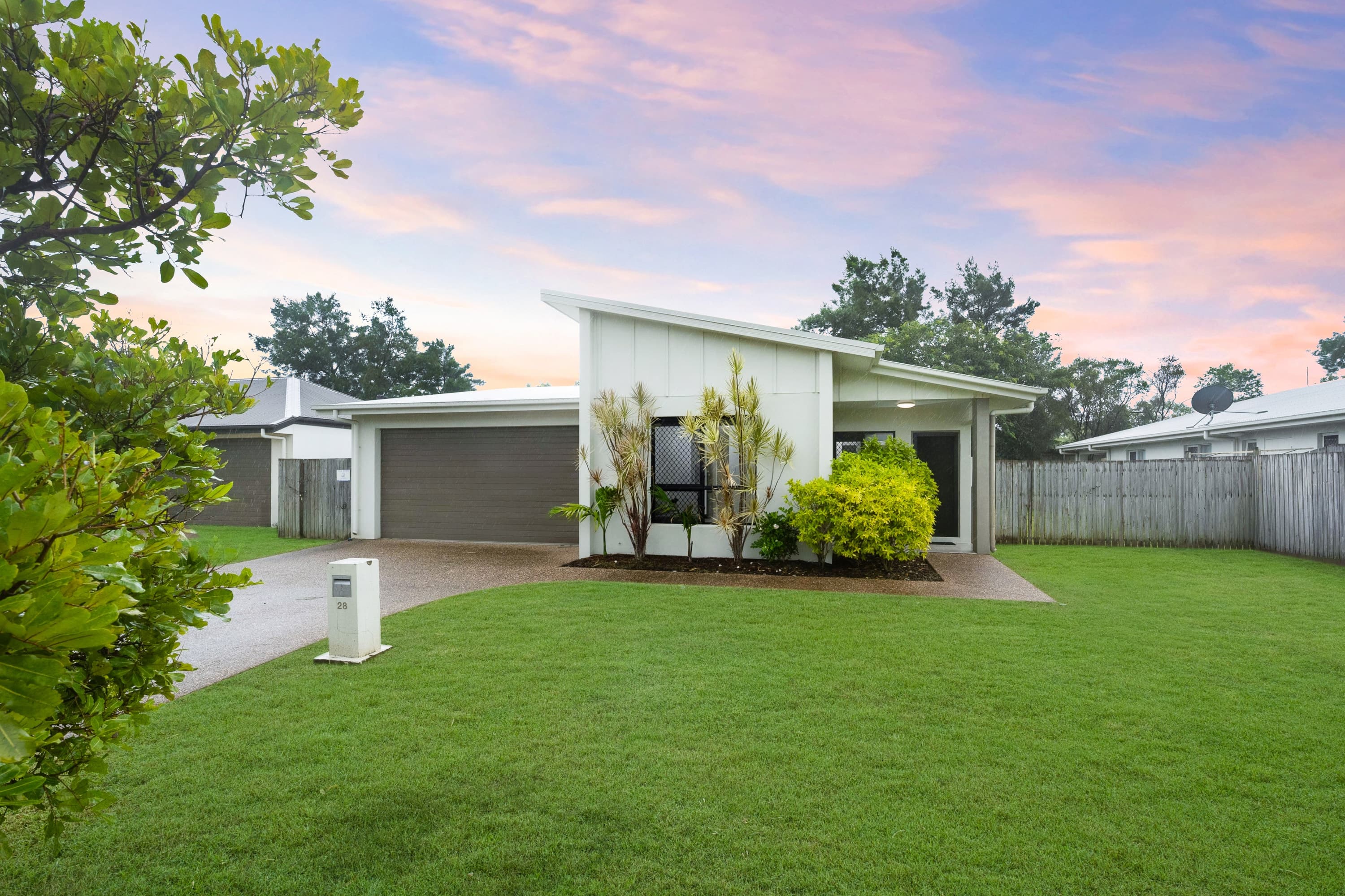28 Burlingon Circuit, Mount Louisa - Image 1