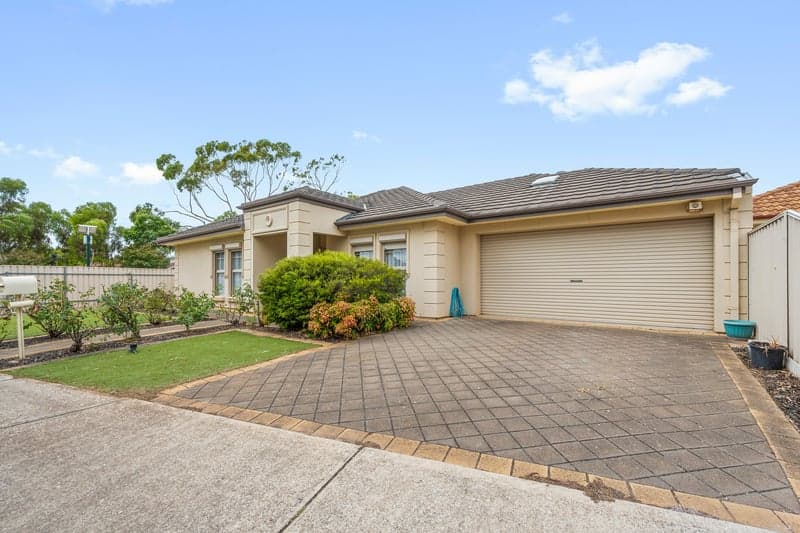 24a Trott Grove, Oaklands Park - Image 1