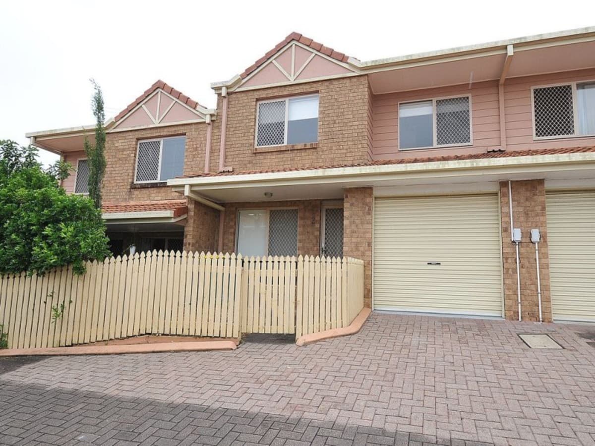 2 / 22 Pine Avenue, BEENLEIGH QLD 4207, Beenleigh - Image 1