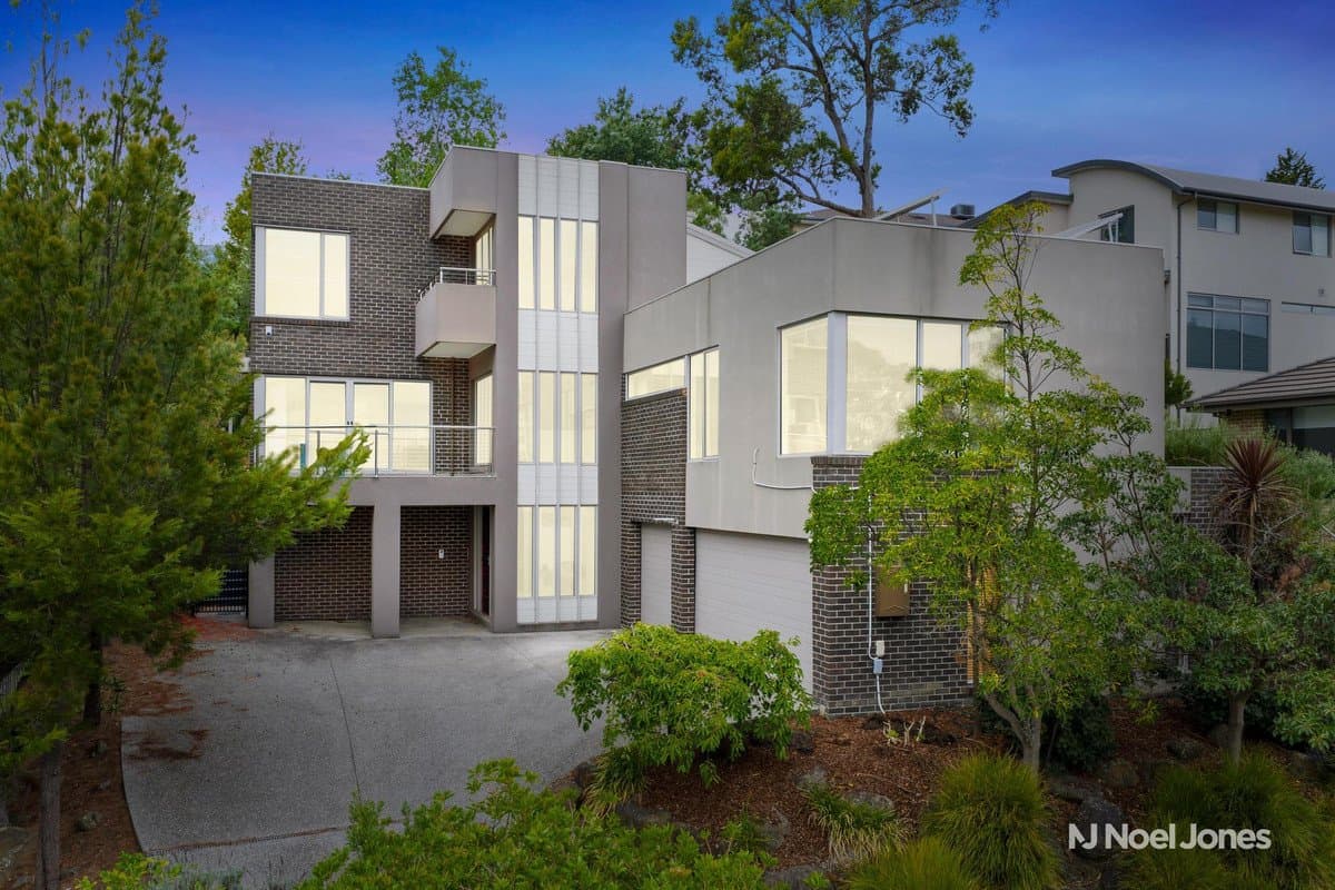 14 Hazelview Pocket, Croydon North - Image 1