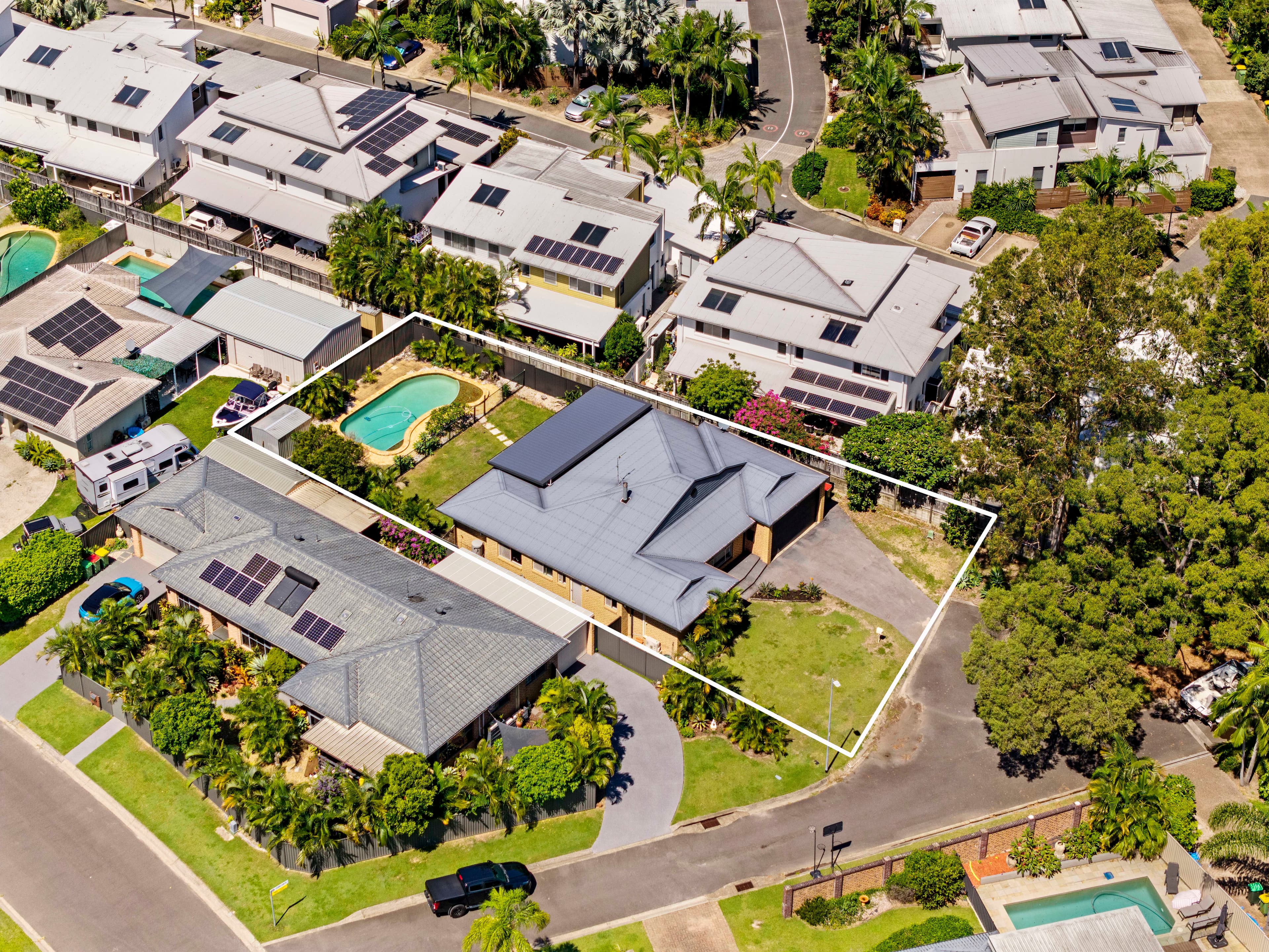 4 Yerrecoin Place, Burleigh Waters, Burleigh Waters - Image 1