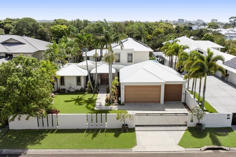 14 Quayline Court, Pelican Waters - Image 1