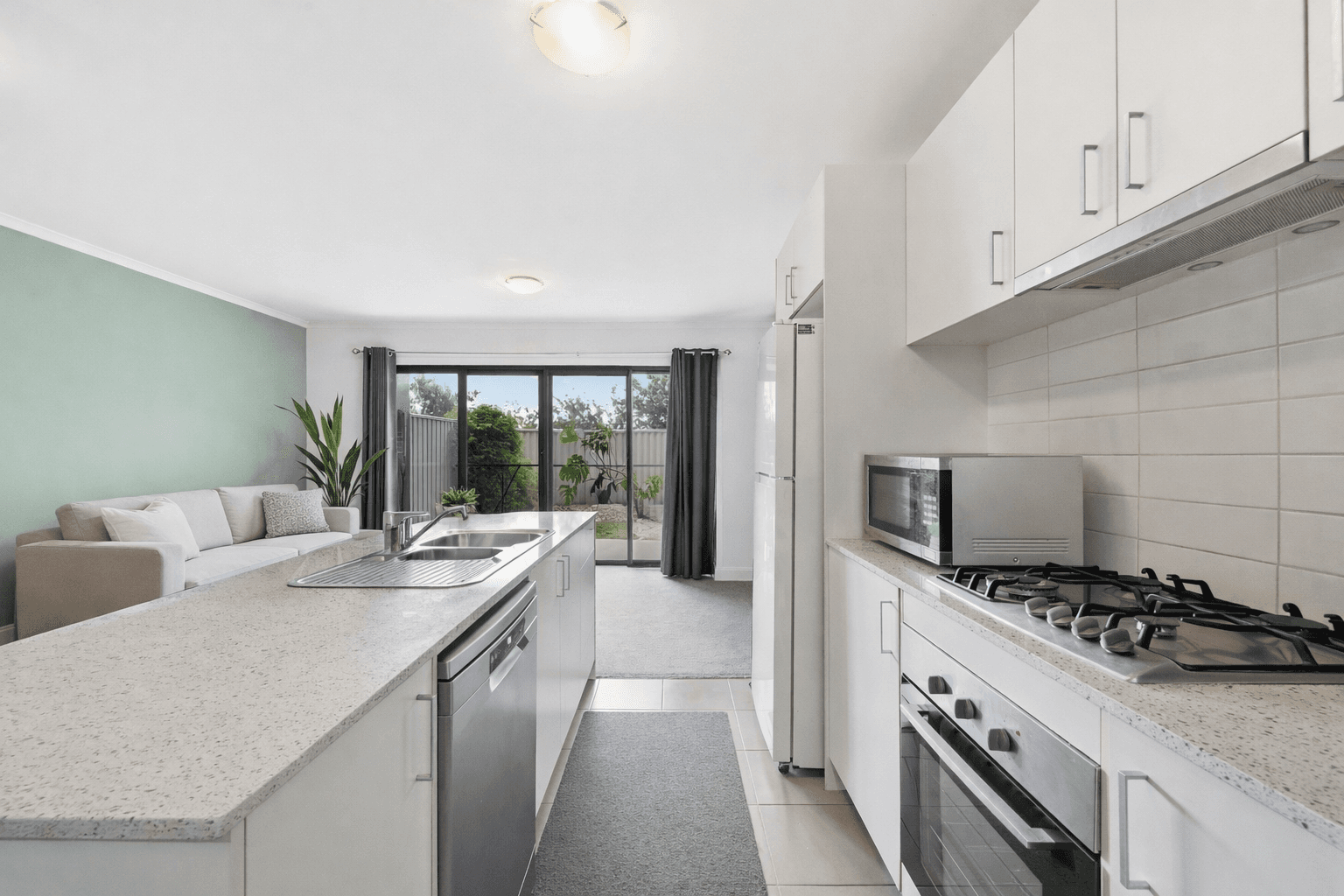 4/4 Ross Road, Queanbeyan NSW 2620, Queanbeyan - Image 1