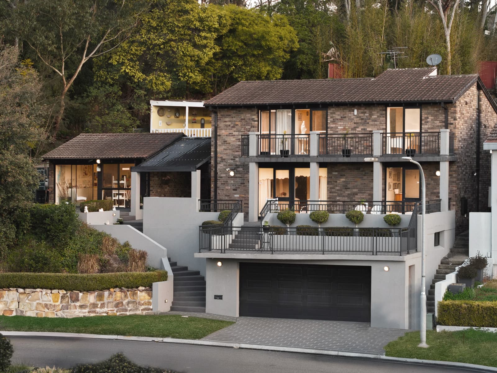 1 Tallowwood Avenue, Lugarno - Image 1