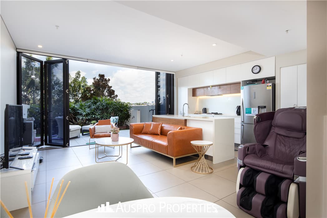 20005/37D Harbour Rd, Hamilton - Image 1