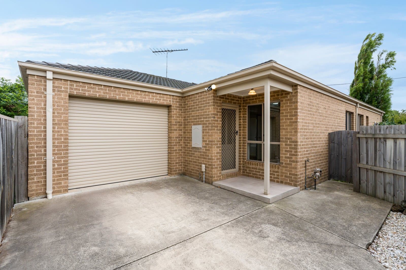 2/33 Polwarth Crescent, Belmont, Belmont - Image 1