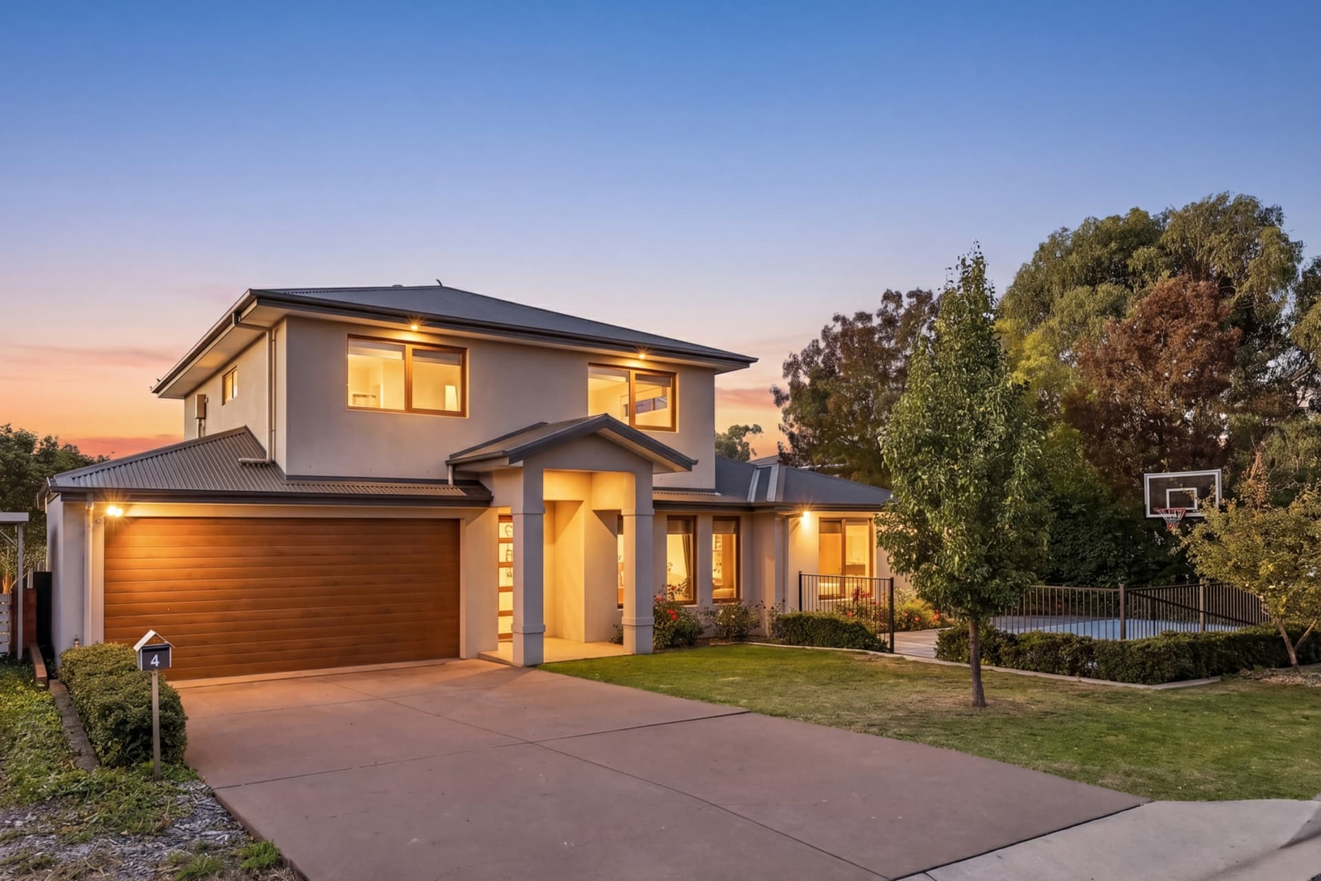4 Lyle Place, Chifley, Chifley - Image 1