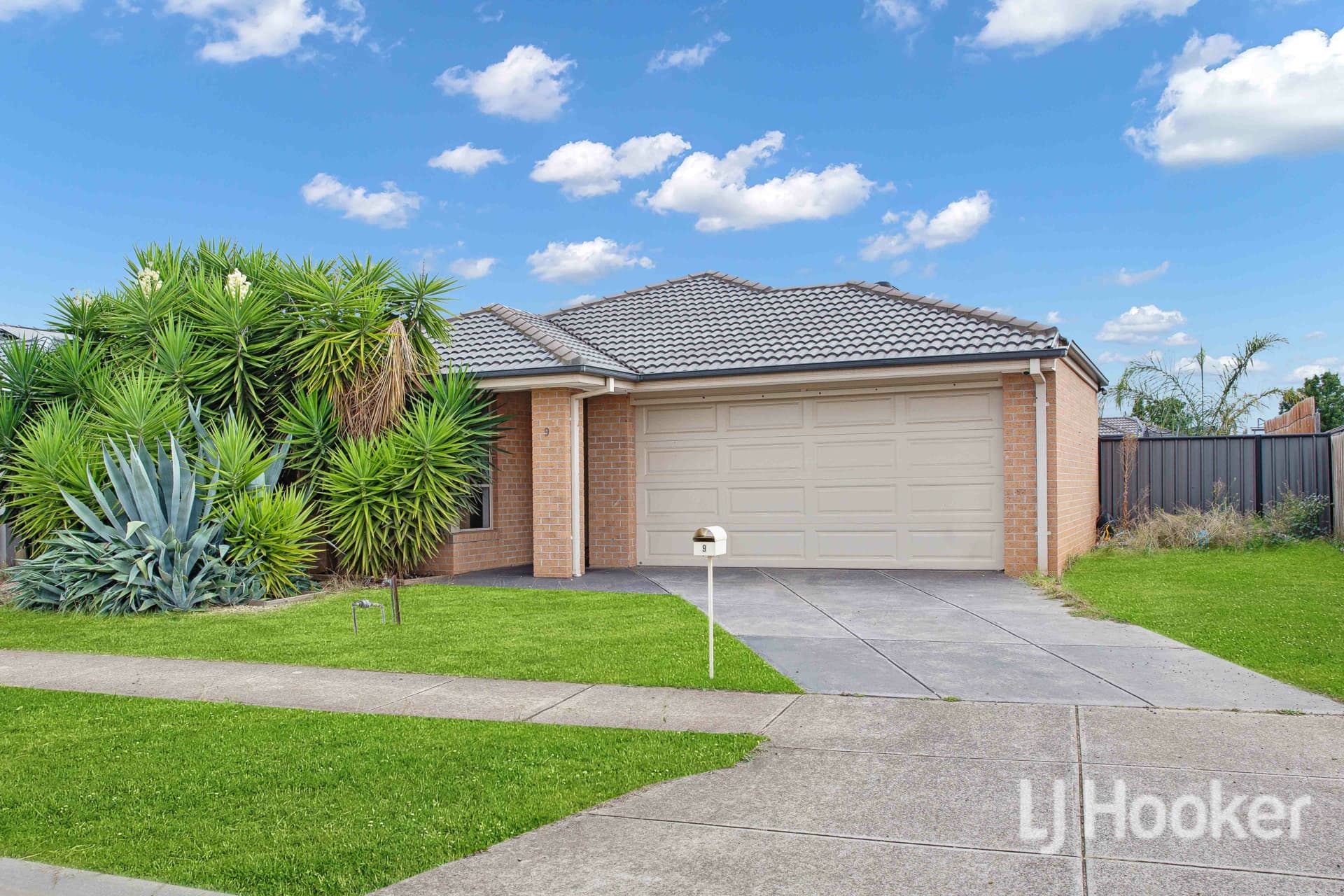9 Toogoolawah Drive, Melton South, Melton South - Image 1