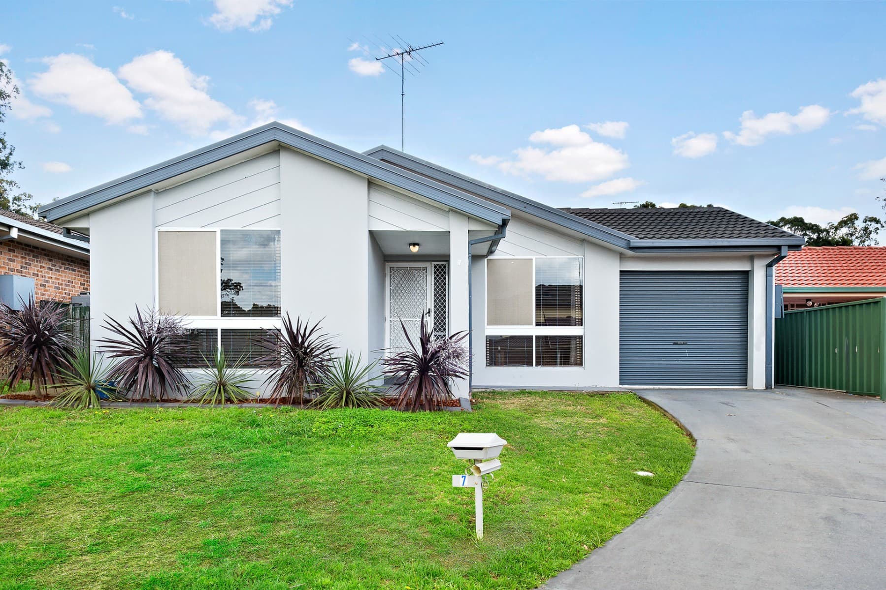7 Orchid Close, Colyton - Image 1
