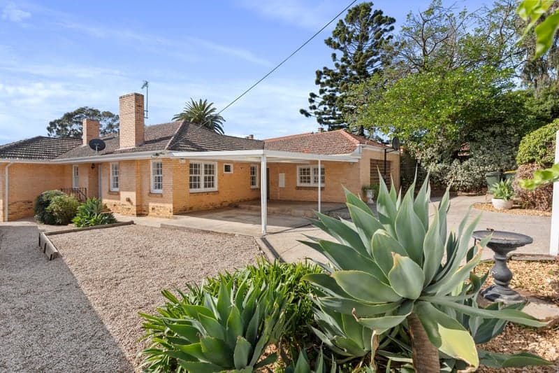 87 Springbank Road, Clapham - Image 1