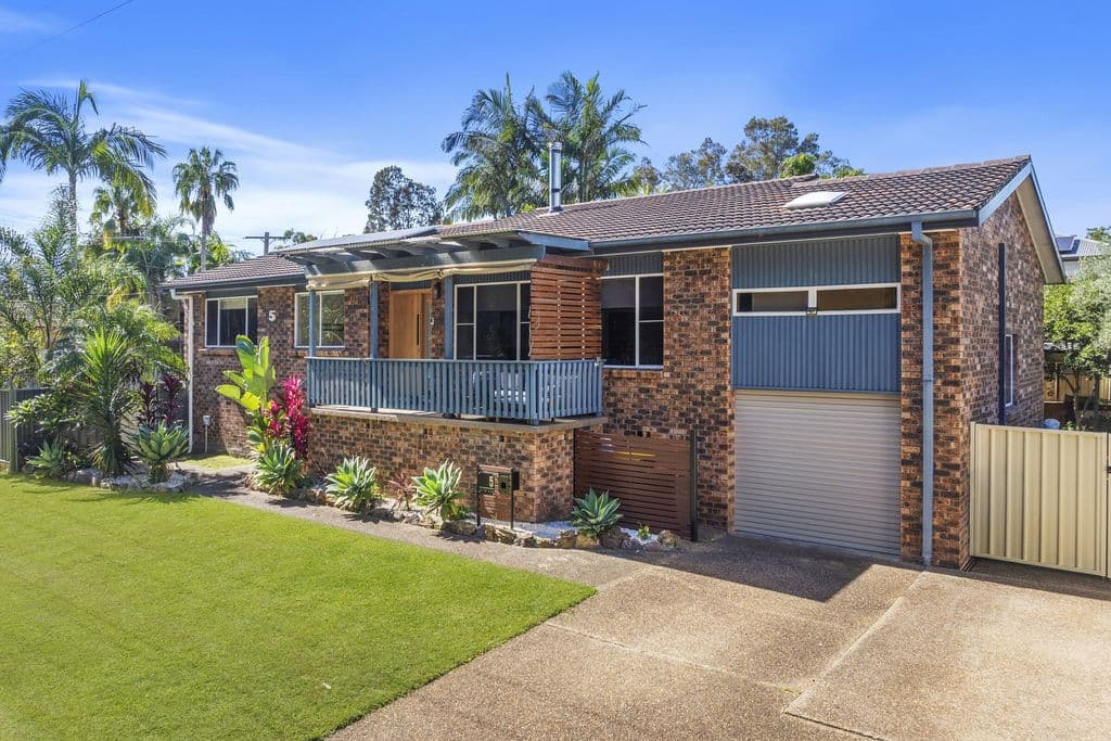 5 Damien Close, Chittaway Point - Image 1