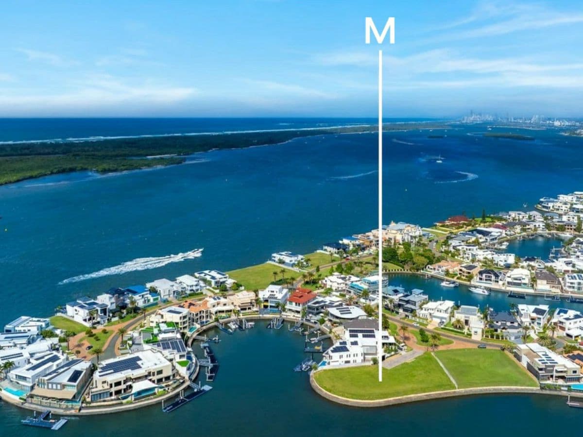 11 Regents Court, SOVEREIGN ISLANDS, Sovereign Islands - Image 1