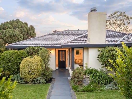 9 Seaview Street, Mount Waverley, Mount Waverley - Image 1