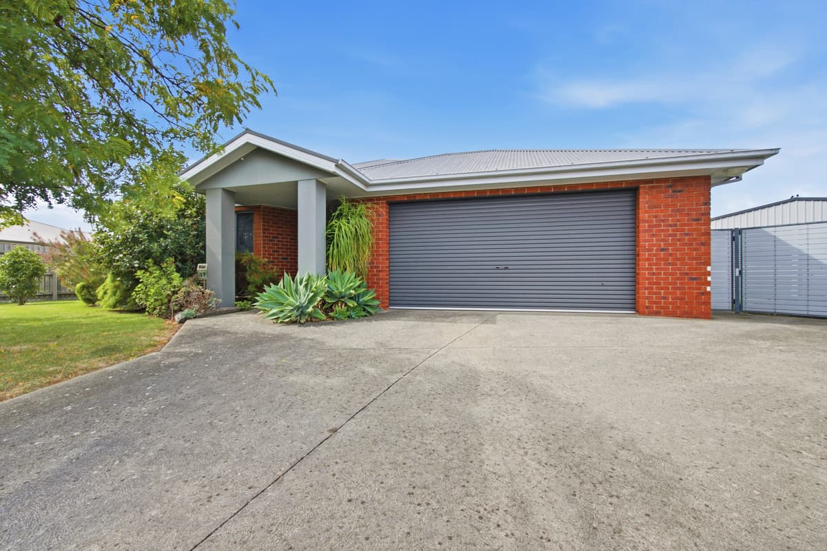 17 Josie Place, Morwell VIC 3840, Morwell - Image 1