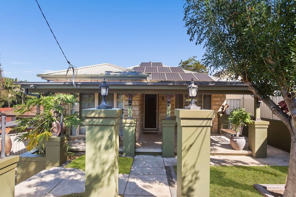 124 Lake Avenue, Cringila - Image 1