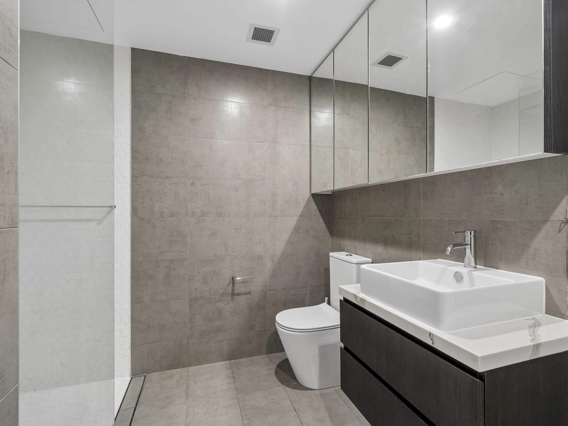 47/21 Bay Drive, Meadowbank, Meadowbank - Image 1