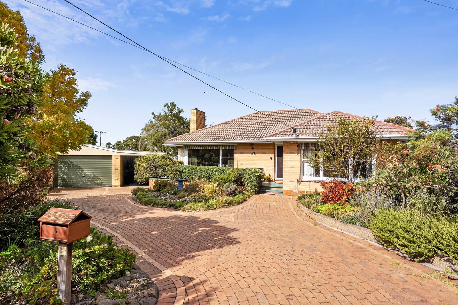 16 Ferry Grove, Newcomb, Newcomb - Image 1